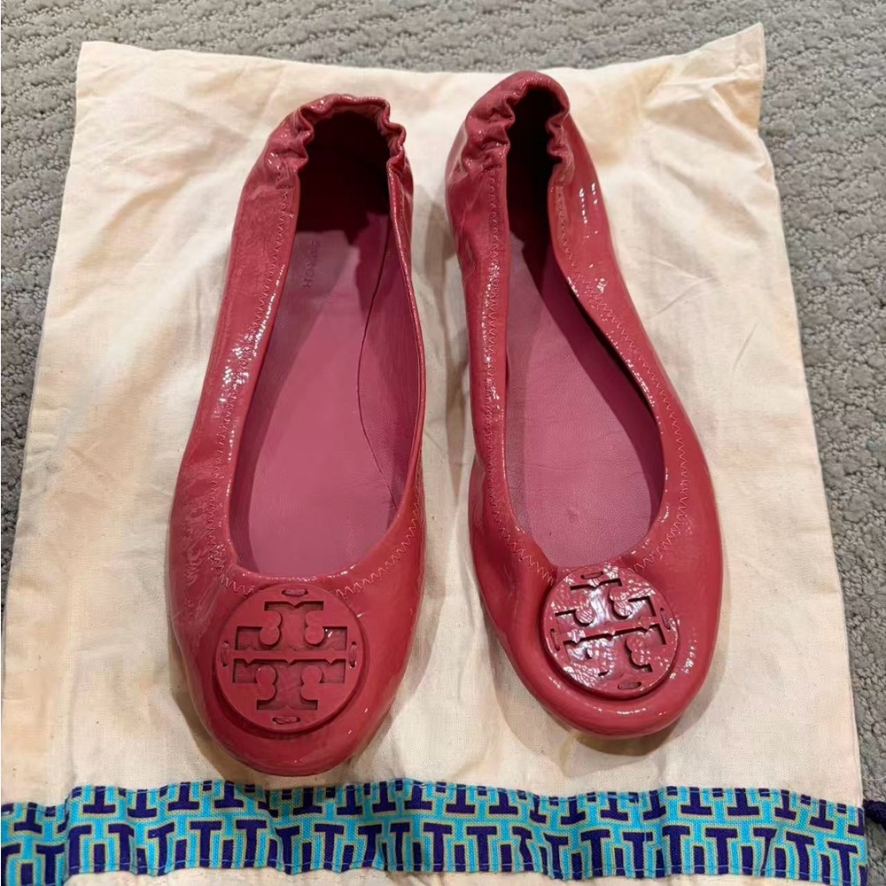 Tory Burch Patent Leather Ballet Flats in Raspberry